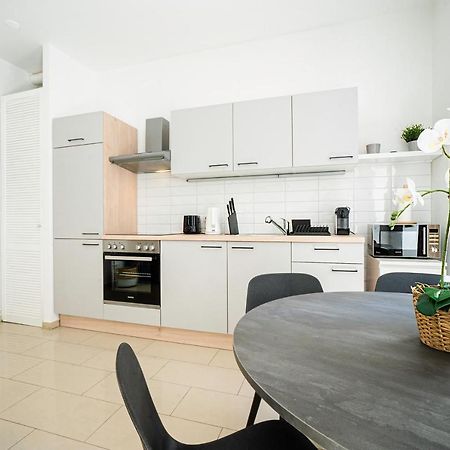 Chic Newly-Renovated Apartment Steps From Subway In Vienna'S Hernals District Exteriör bild