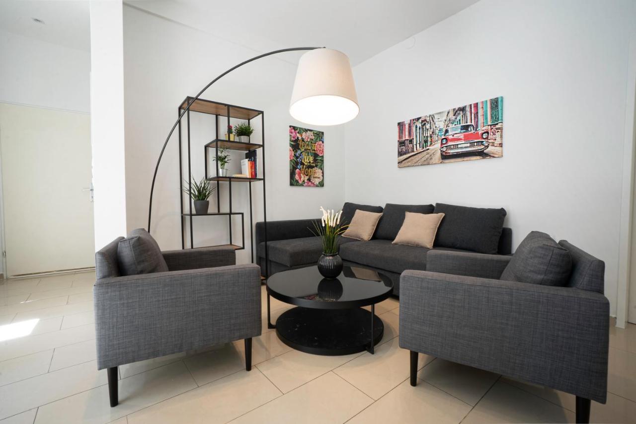 Chic Newly-Renovated Apartment Steps From Subway In Vienna'S Hernals District Exteriör bild