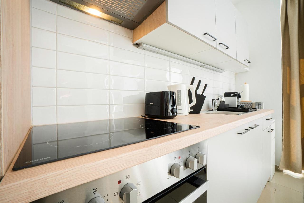 Chic Newly-Renovated Apartment Steps From Subway In Vienna'S Hernals District Exteriör bild